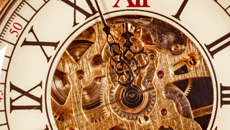 Close-up-on-vintage-clock