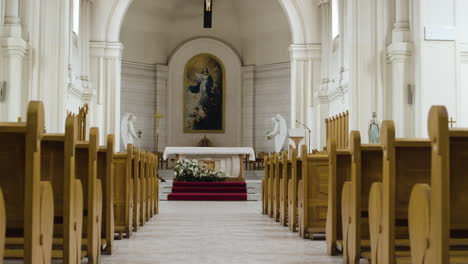 corredor de una iglesia