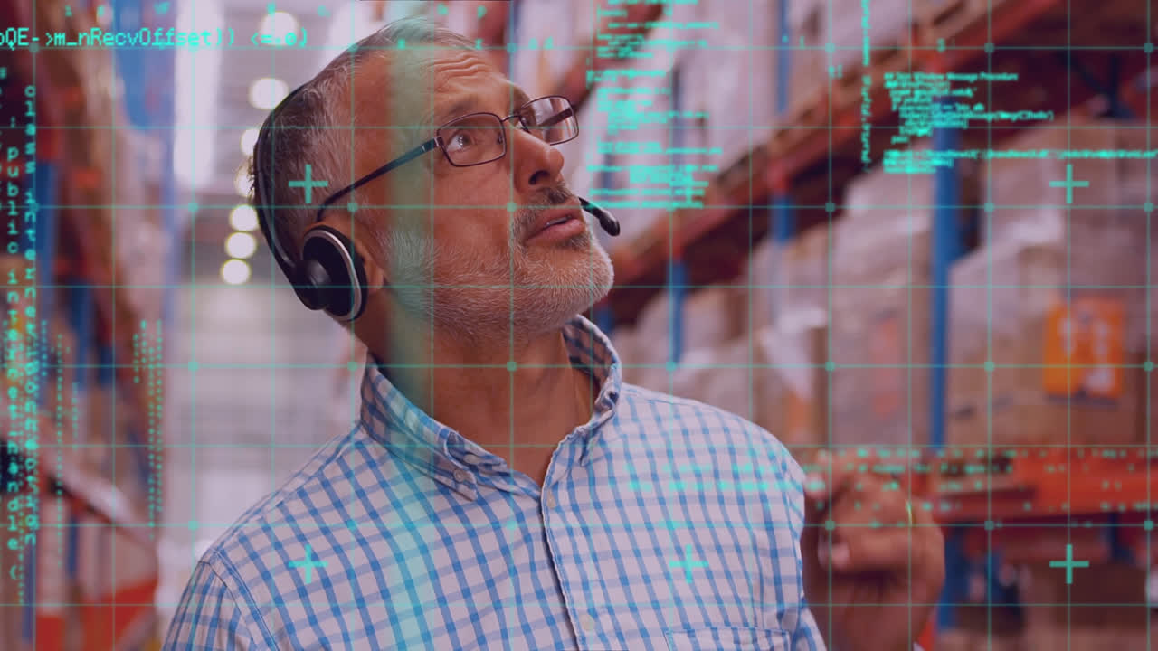 animación del procesamiento de datos sobre el hombre que trabaja en el almacén