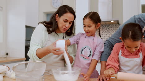 Küche,-Zucker-Und-Glückliche-Familienkinder-Backen