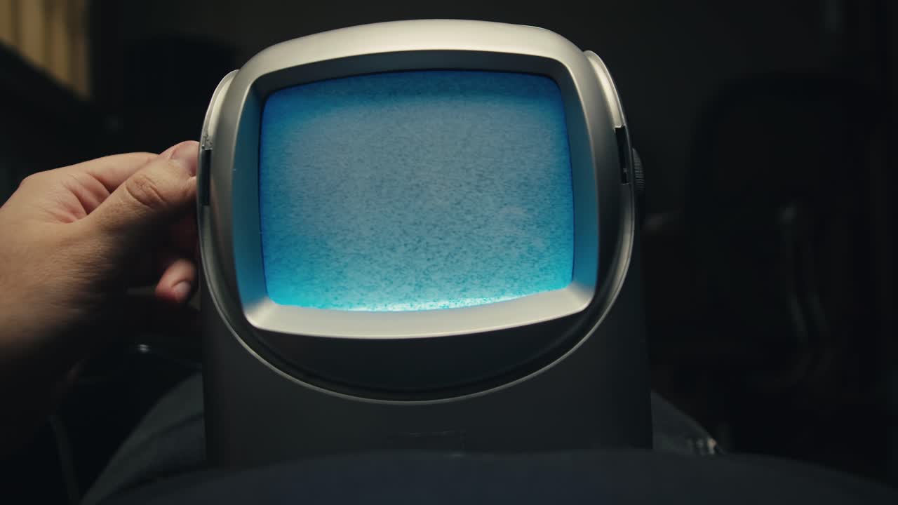 레트로 tv, 노스탈기적인 설정으로 빈티지 tv, 레트로 tv는 화면에 곡물을 표시합니다, 무서운 할로윈 밤 장치, 크로마 키 및 그린 스크린에 좋습니다.