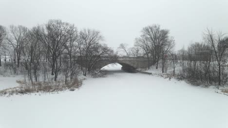 Minneapolis-Minnesota-Während-Eines-Schneewintersturms-See-Der-Inseln