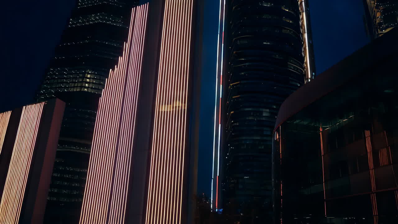 paisaje urbano nocturno con rascacielos iluminados