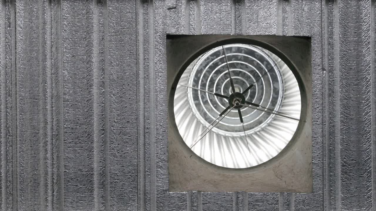 상가건물 천정에 부착된 배기팬 또는 원심팬의 원형회전