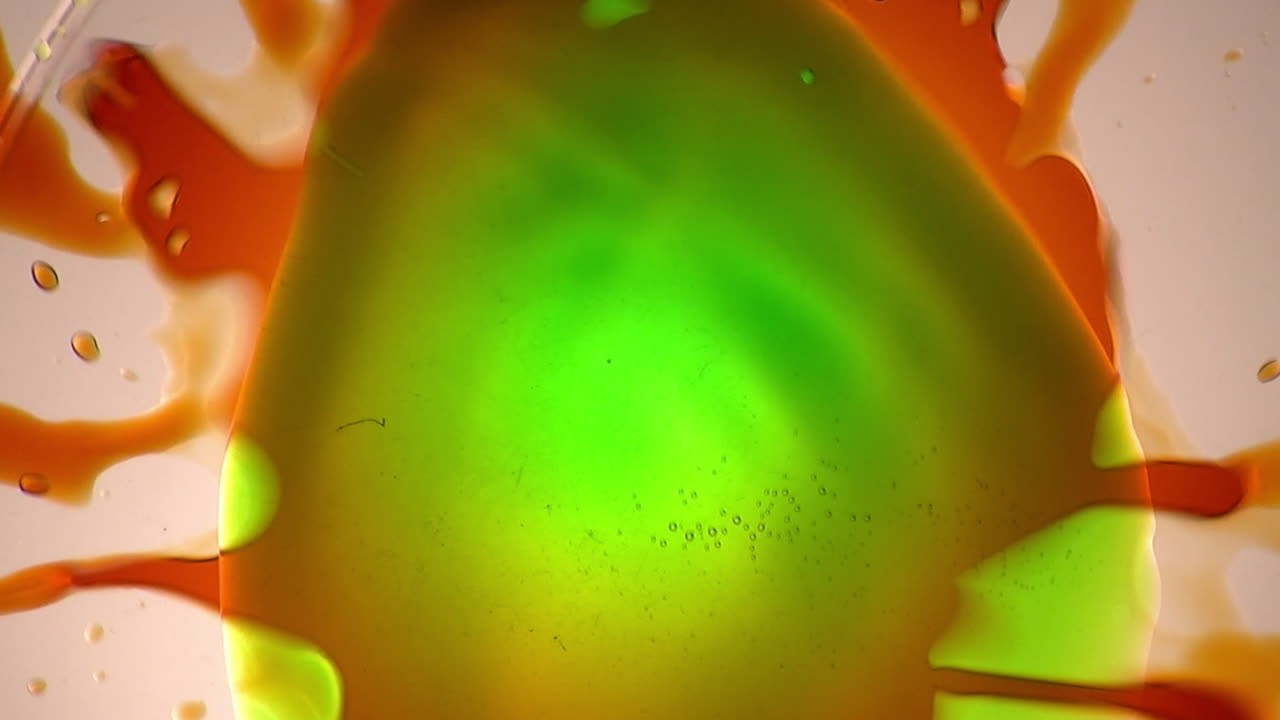 efecto de salpicadura de luz líquida que se mueve rápidamente