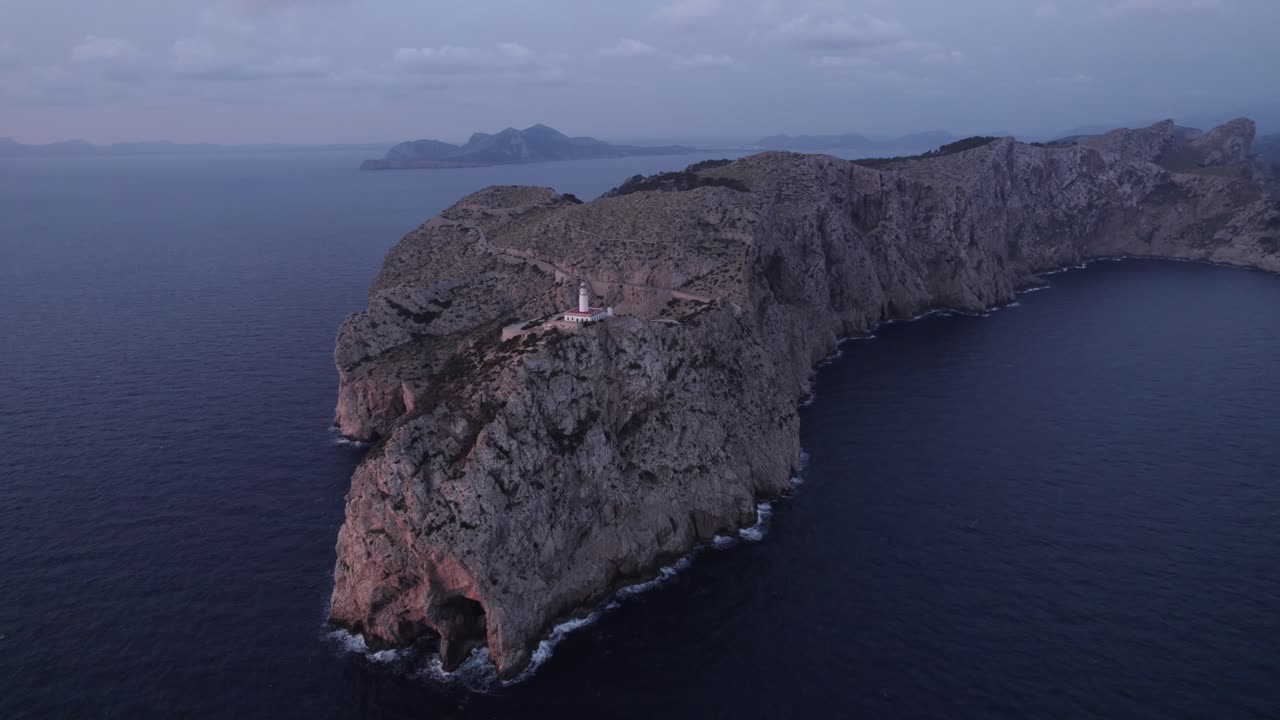 Onde al faro di Cap Formentor, Maiorca