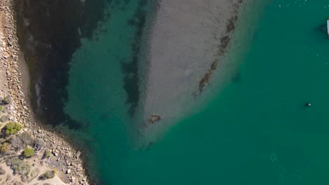 vista de drones de la costa de la laguna de carlsbad durante la marea baja