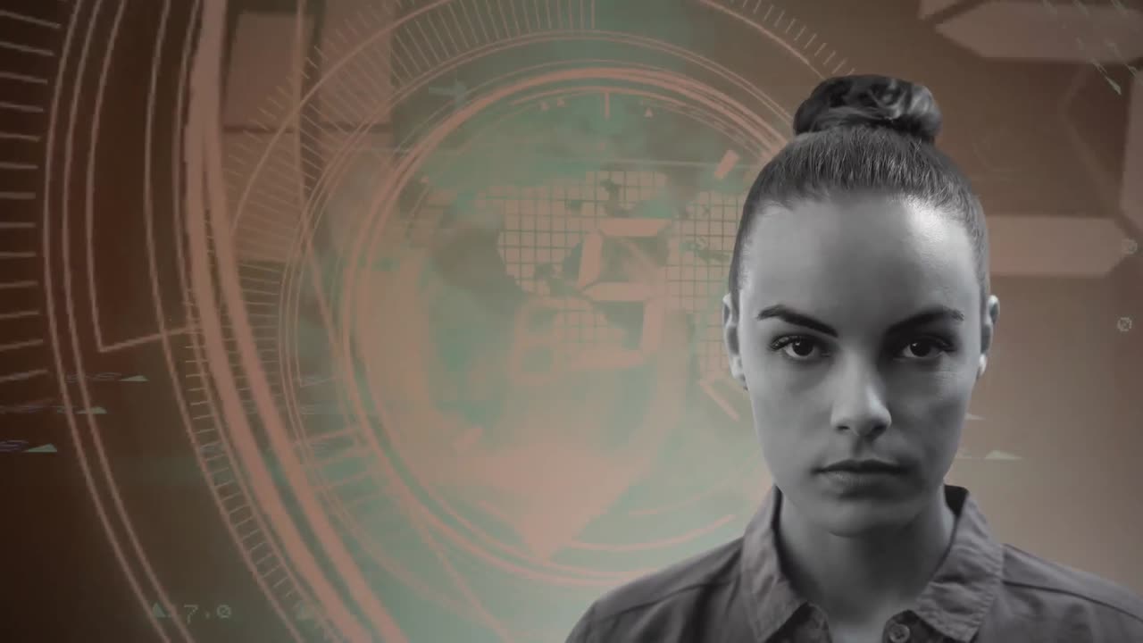 animación de escaneo de alcance y procesamiento de datos sobre mujer de negocios