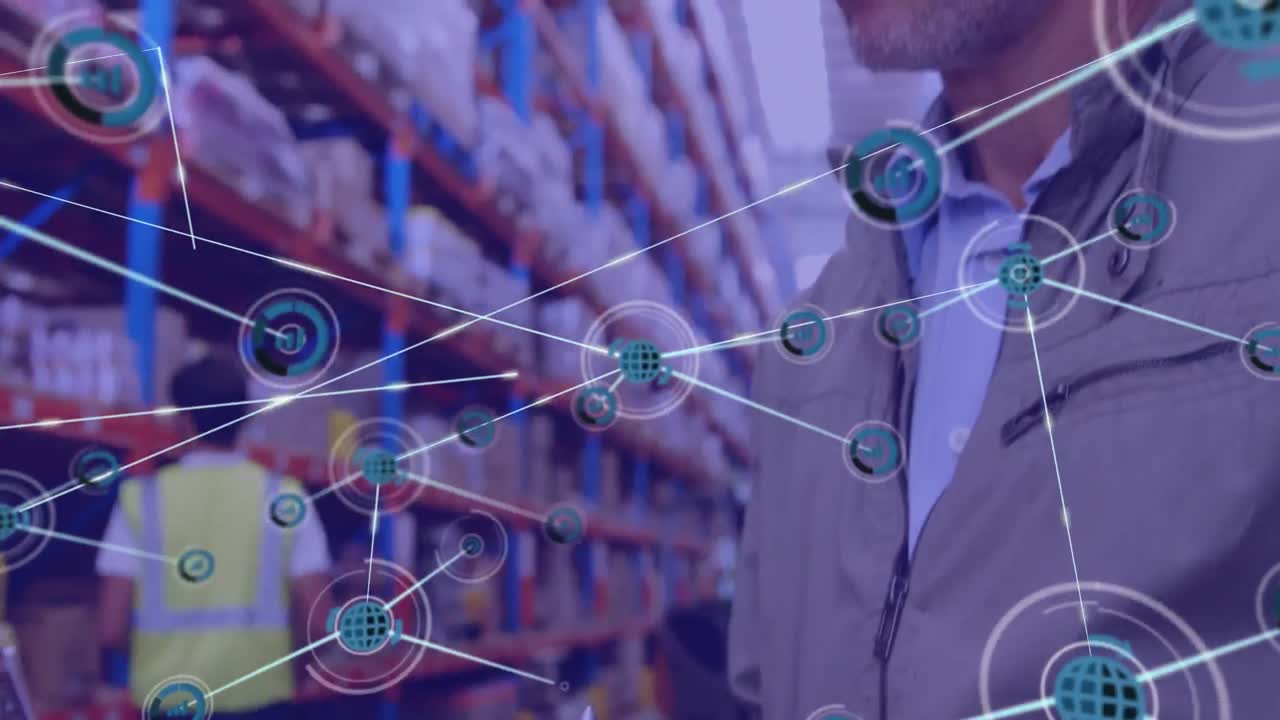 animación de la red de iconos sobre el supervisor caucásico masculino escribiendo en el clipboard en el almacén.