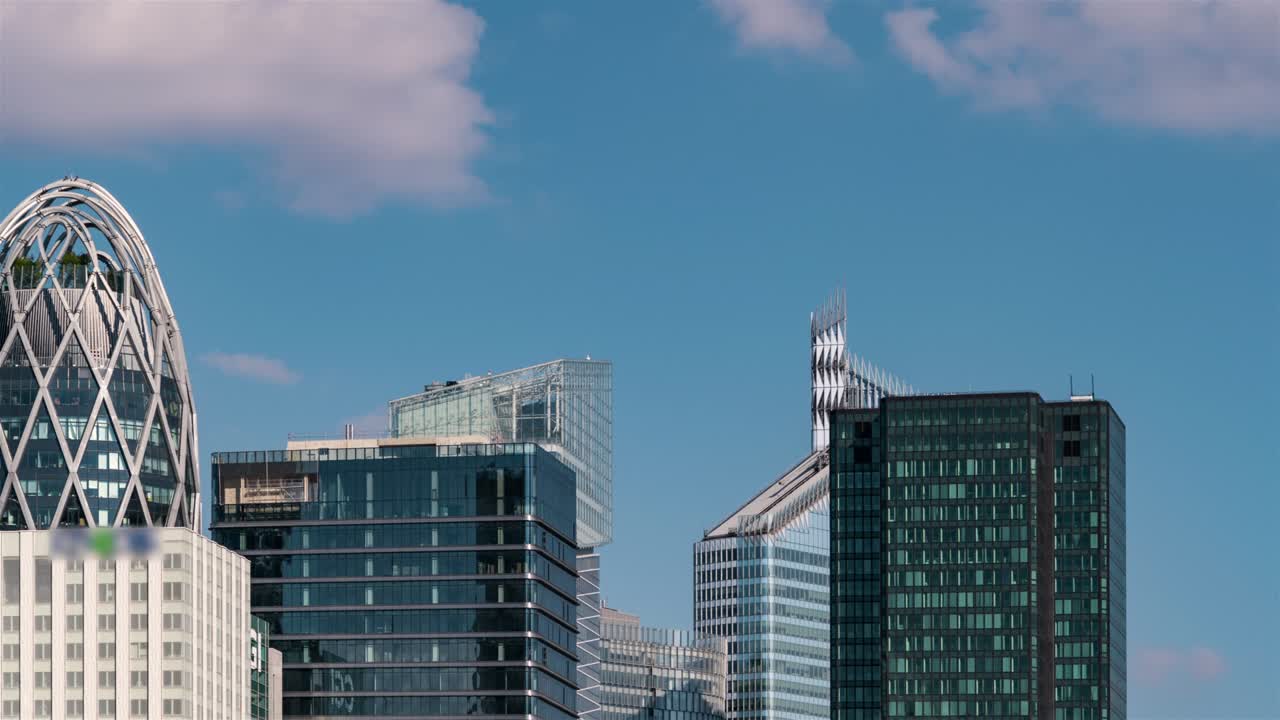 파리 라 디펜스, 프랑스, 타임스 - 라 디펜스의 금융 구역의 마천루가 낮에