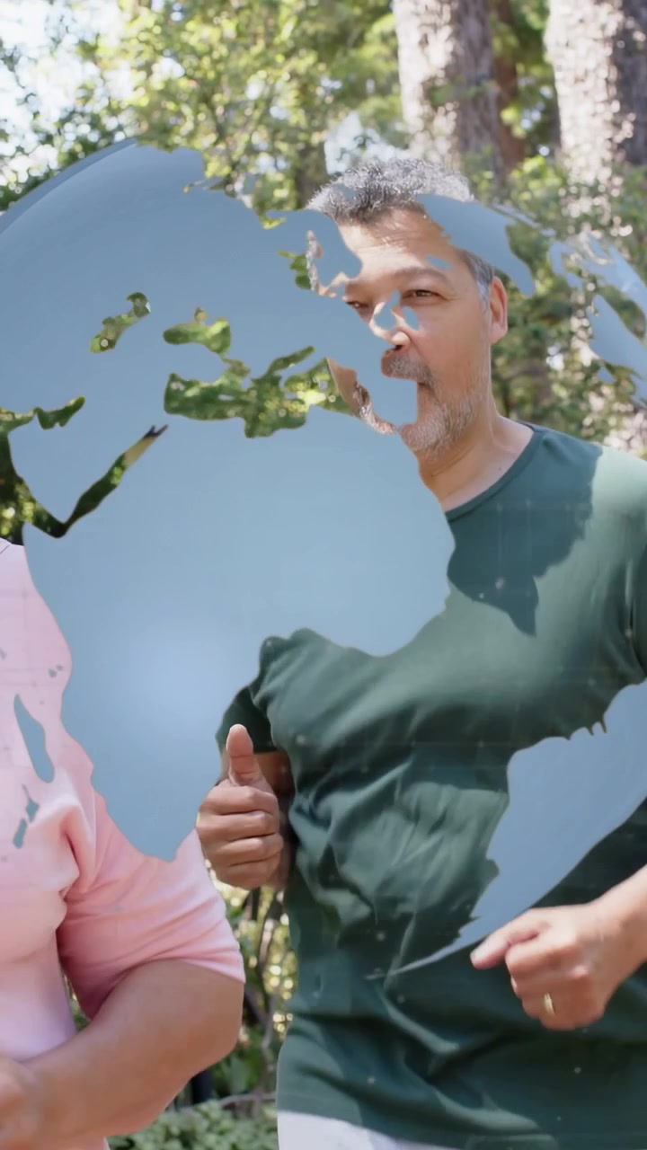 Video vertical: Mapa mundial girando, revelando a una pareja caminando con una botella rosa mientras promueven la salud.