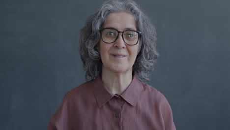 mulher sênior feliz