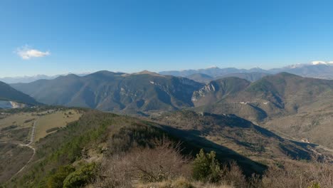 Bosque-Caminando-Por-Un-Hermoso-Sendero-En-Italia---Castelletta