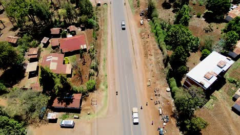 Ländliche-Dorfstadt-In-Kenia-Mit-Dem-Kilimandscharo-Im-Hintergrund