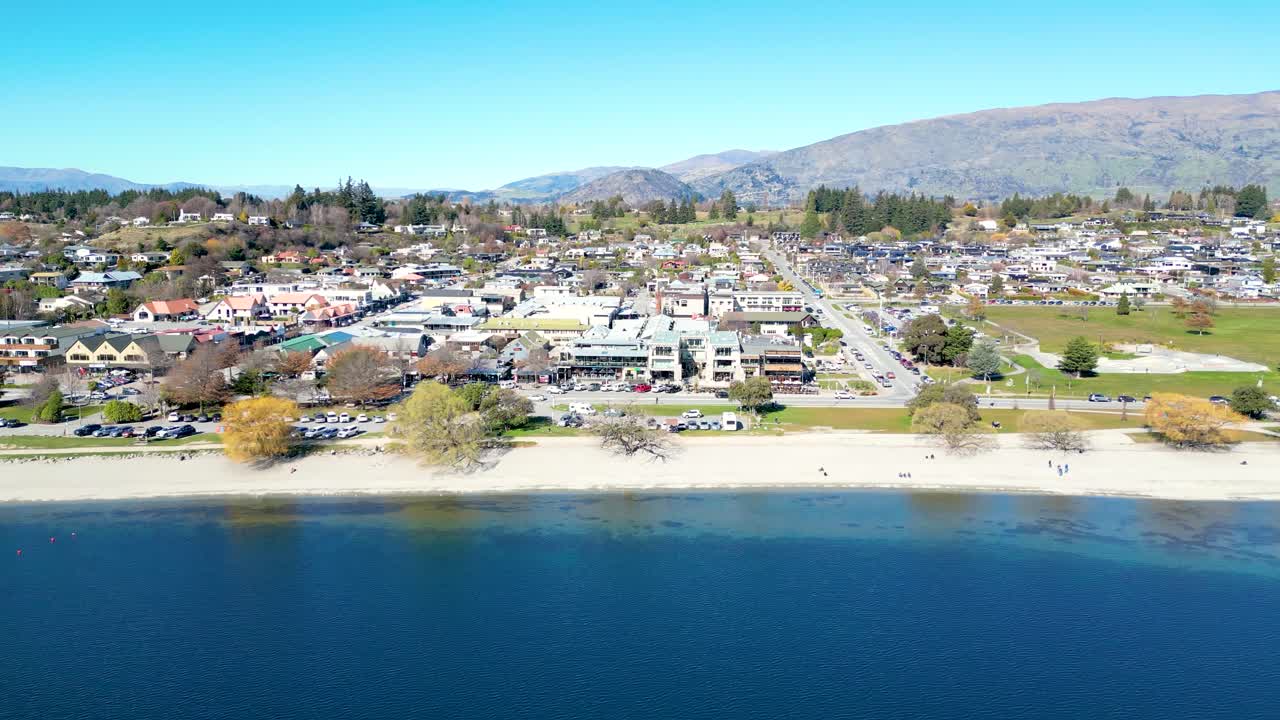 Drone footage showing Lake Wanaka in winter in New Zealand