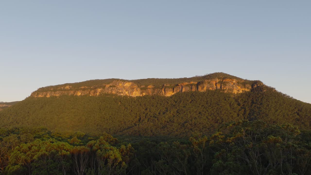 A drone shot of the blue mountains near sydney