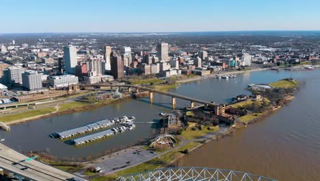 Descenso-Aéreo-Del-Horizonte-De-Tennessee,-Centro-De-Memphis