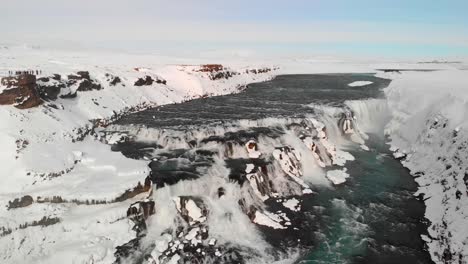 冰島的 gullfoss 瀑布在冬季的無人機拍攝