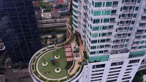 Residencia-Denpasar:-Moderno-Edificio-De-Apartamentos-Con-Lujosas-Comodidades-En-El-Sur-De-Yakarta,-Indonesia