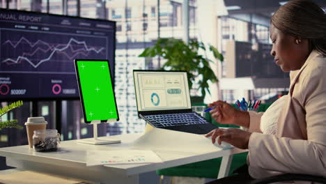 business woman working on data analysis in office