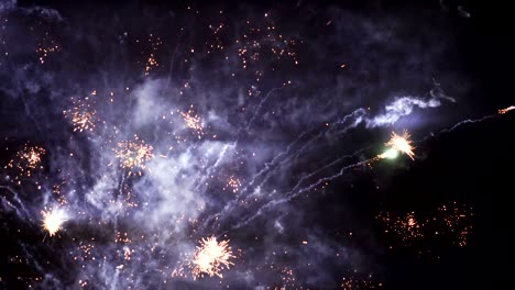salud de fuegos artificiales desde las ventanas.