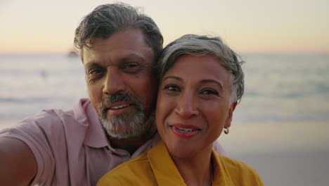 Senior-couple,-beach-selfie
