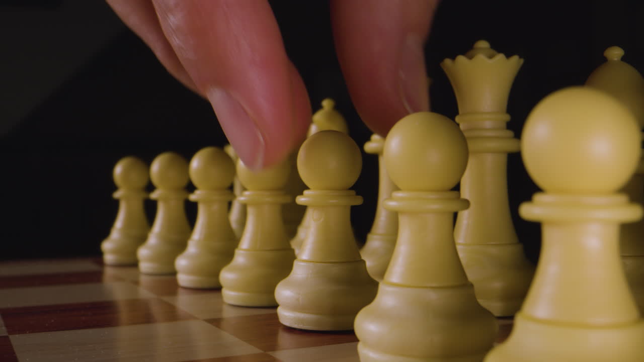 Chess. Fool's mate. Macro dolly.