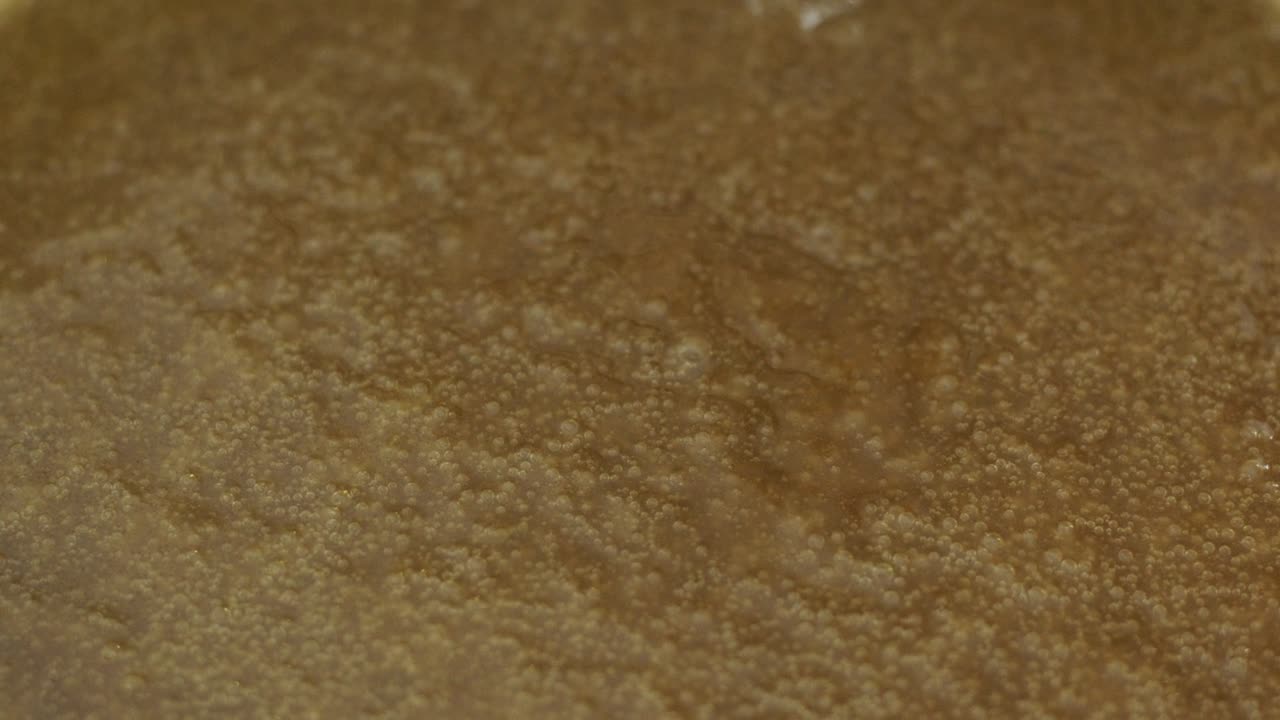 위쪽, 인 카라멜 소스