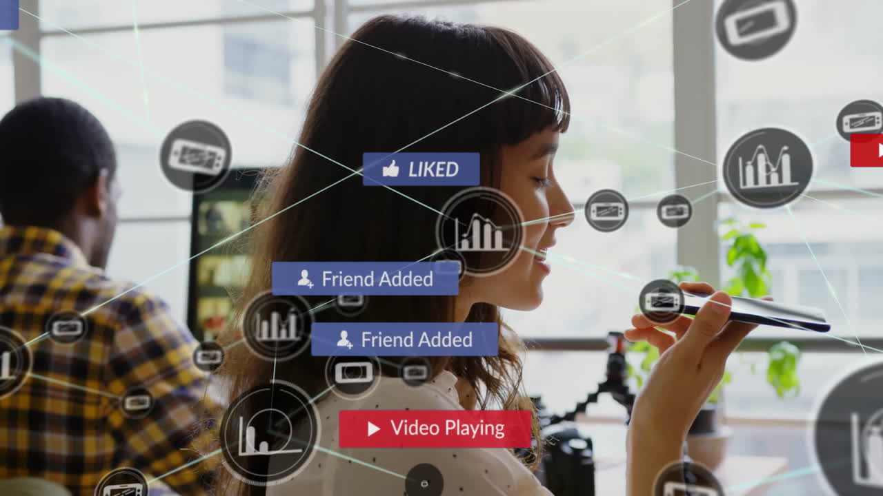 전화를 사용하는 백인 사업가 여성에 대한 텍스트와 단점과 연결 네트워크의 애니메이션