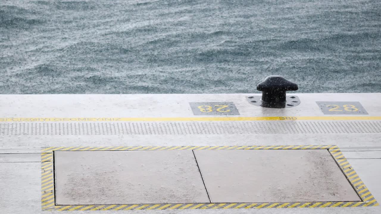 항구 항구에서 비가 오는 날