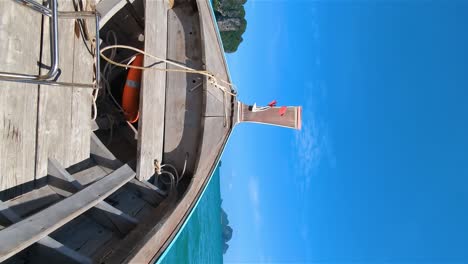 POV-Fahrt-Mit-Einem-Privaten-Longtail-Taxiboot-Zum-Railay-Beach-In-Thailand