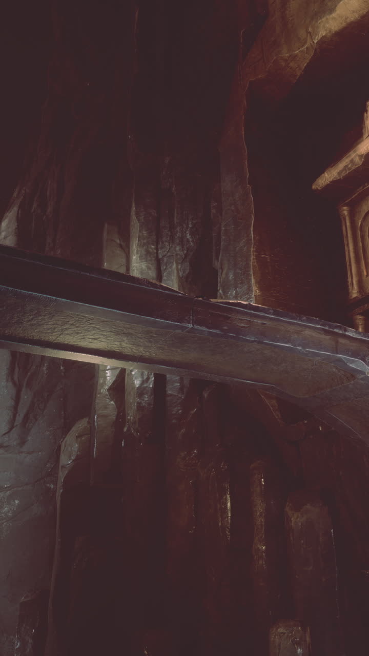 explorando una cueva oscura y misteriosa