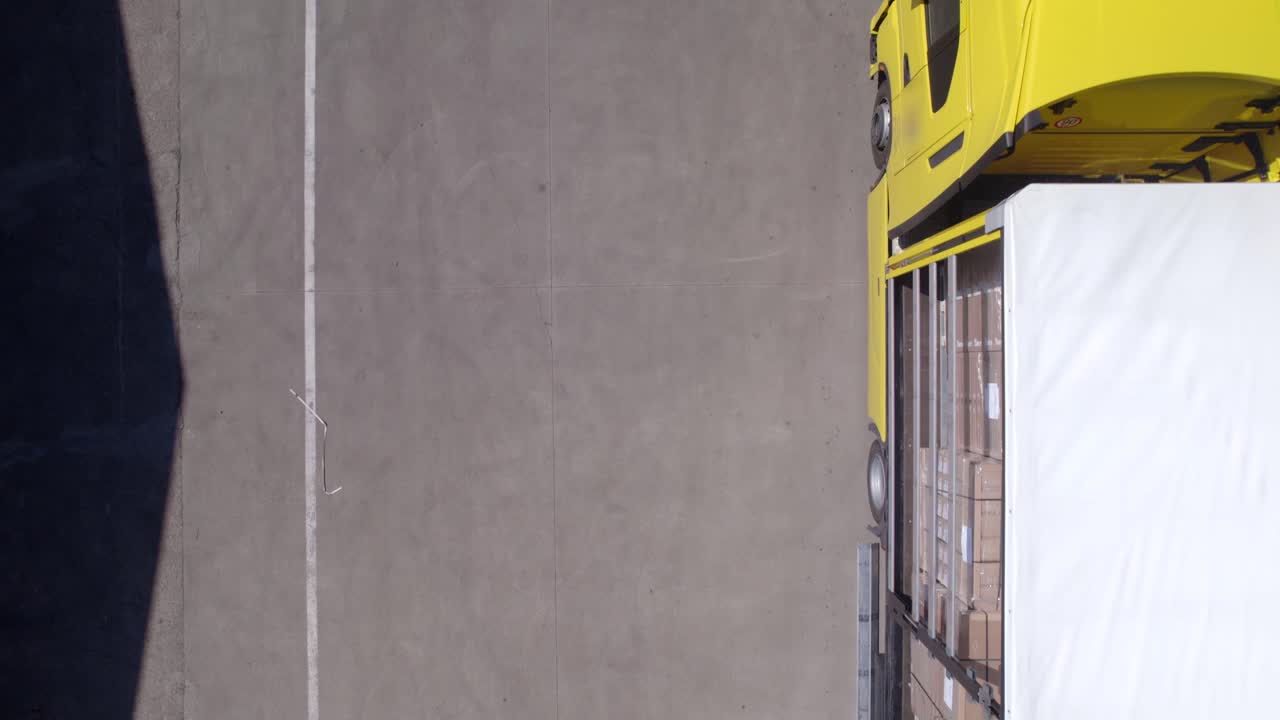 Forklift Loading Truck with Cargo