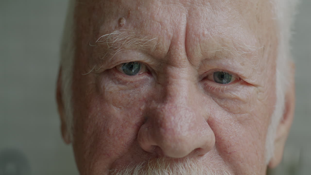 retrato en primer plano de un anciano