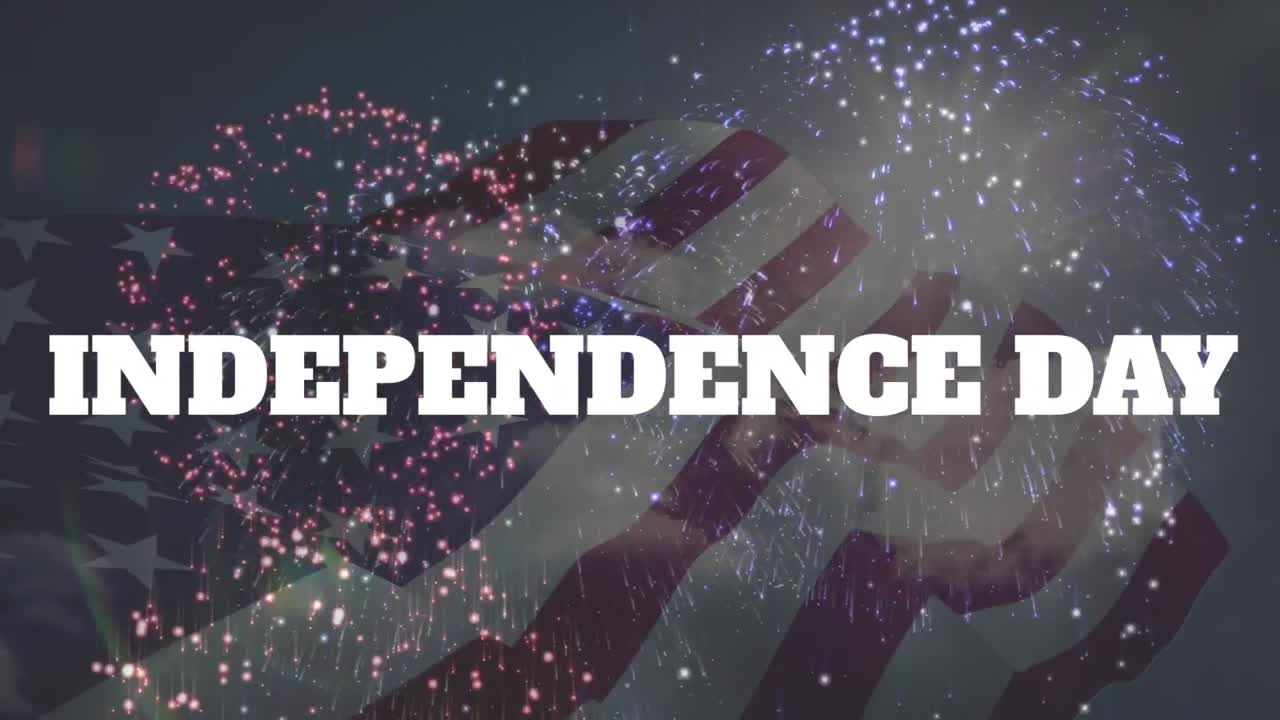 animación de fuegos artificiales sobre la bandera ondeando de américa contra el sol y el cielo nublado