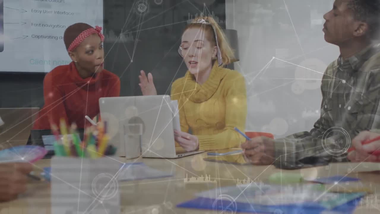 animación de iconos conectados, iconos gráficos sobre compañeros de trabajo multirraciales discutiendo el informe en la oficina
