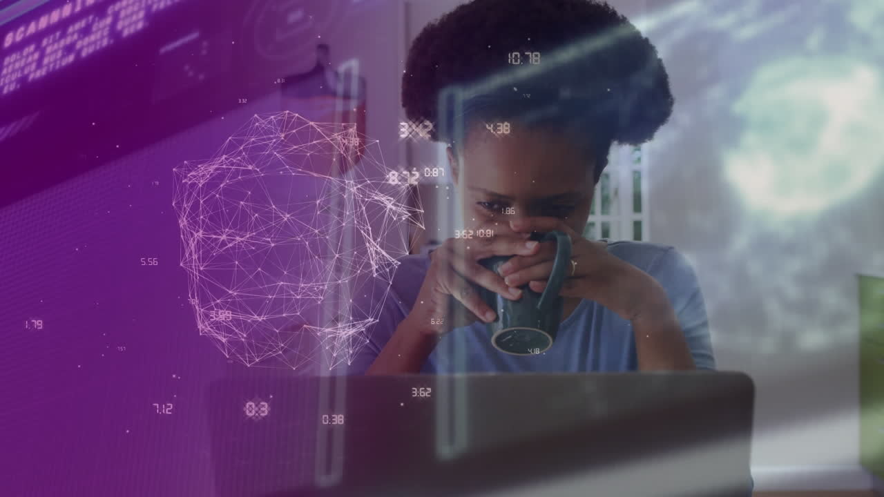 animación de procesamiento de datos con red y globo sobre mujer afroamericana usando portátil.