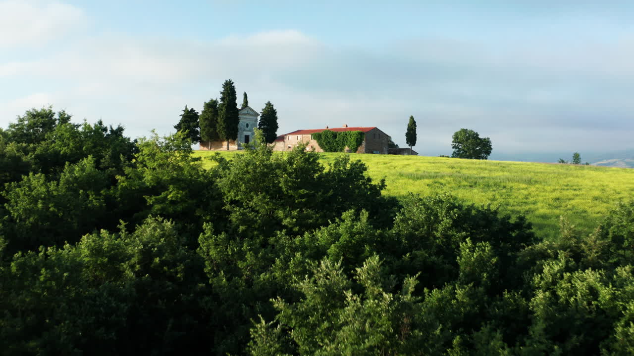 cappella della madonna di vitaleta, toscana, italia en verano