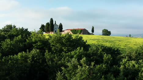 Capilla-De-Madonna-Di-Vitaleta,-Toscana,-Italia-En-Verano