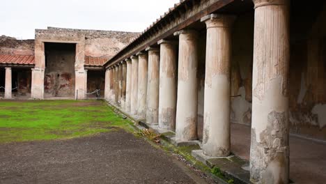 Ruinas-De-La-Famosa-Ciudad-De-Pompeya,-Italia