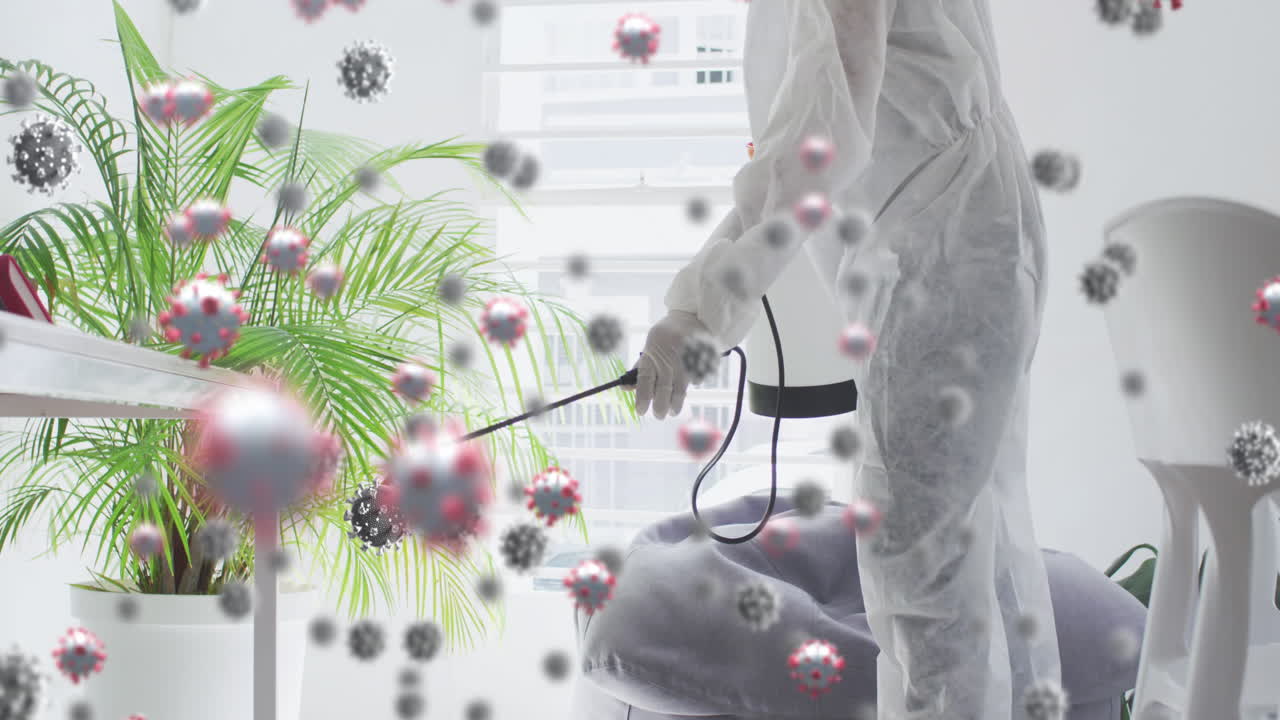 animación de células flotantes de covid-19 con un hombre desinfectando la oficina con máscaras faciales