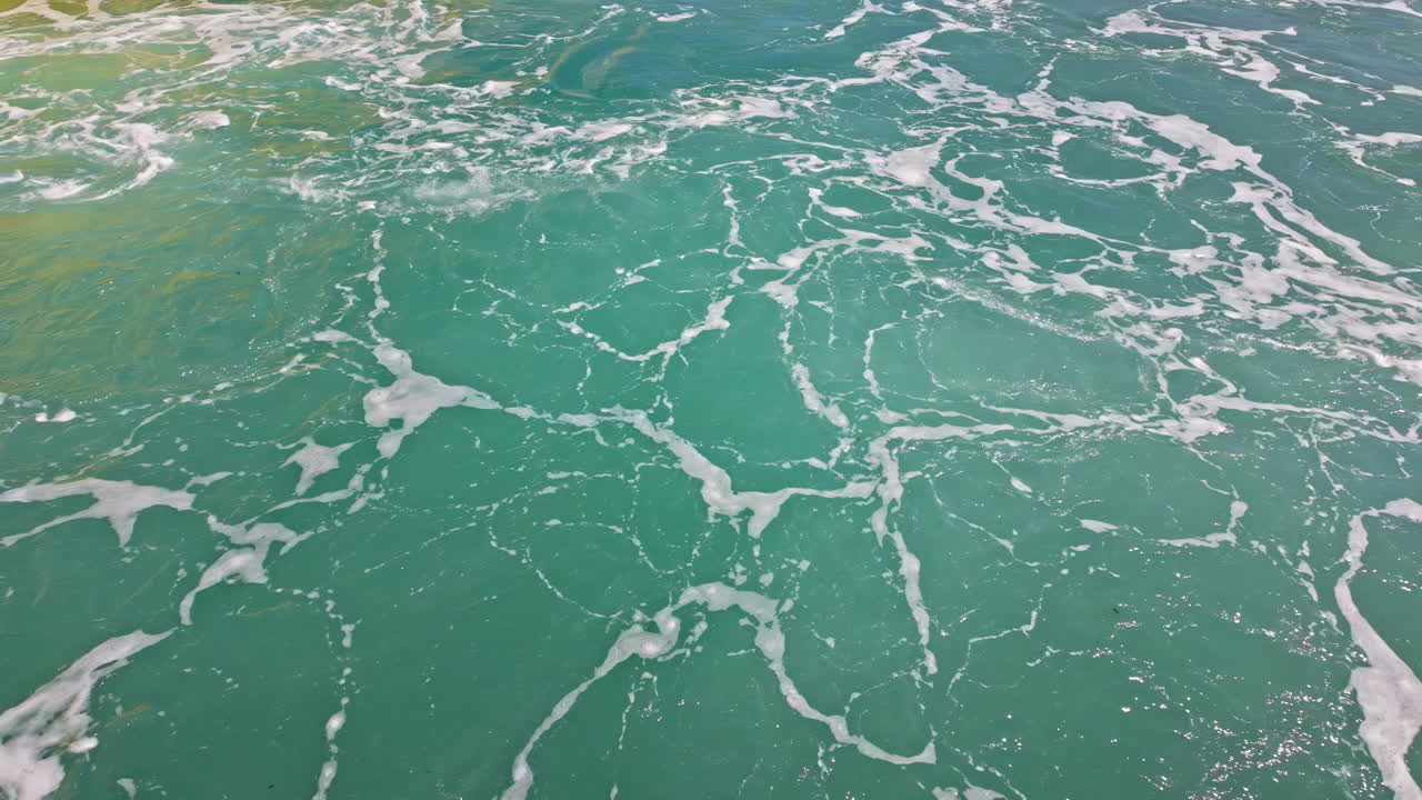 바물 어리 폼, 르키즈색 물, 깊은 바다 항해 바물