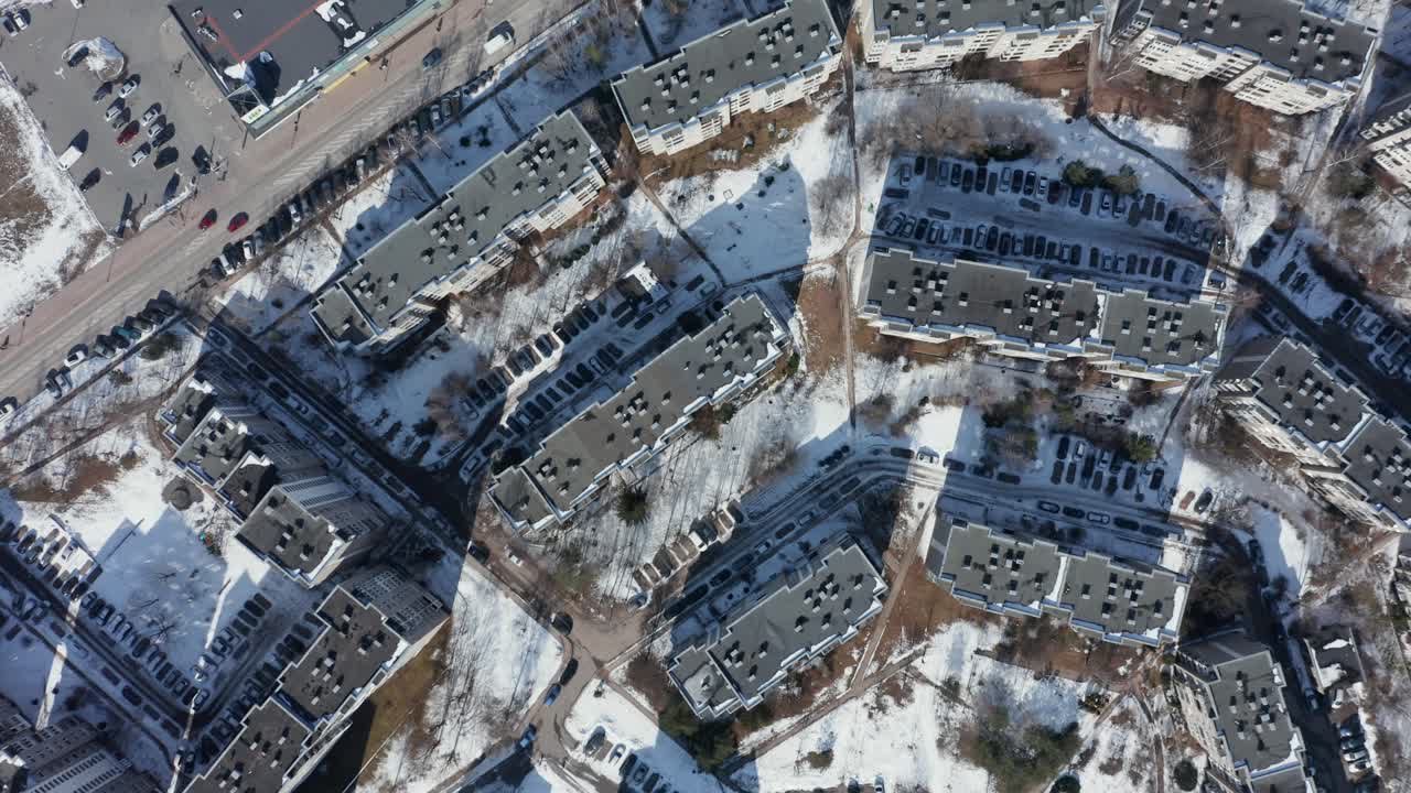 빌니우스에있는 소련 스타일의 건축물 체르노빌 지구 스타일의 오래된 건물의 상위 뷰 무인 항공기 공중 샷