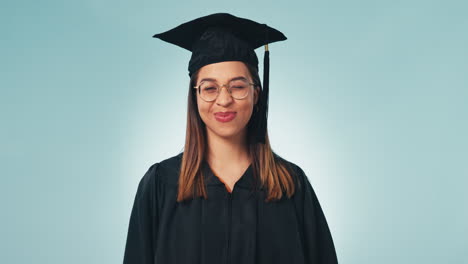 Graduado,-Estudiante-Y-Sonrisa-De-Logro.