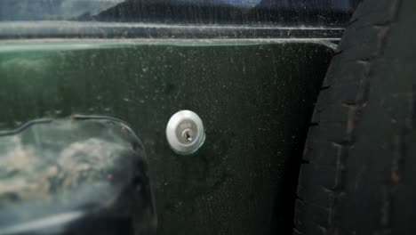 trying to close a dirty jeep car with a small key