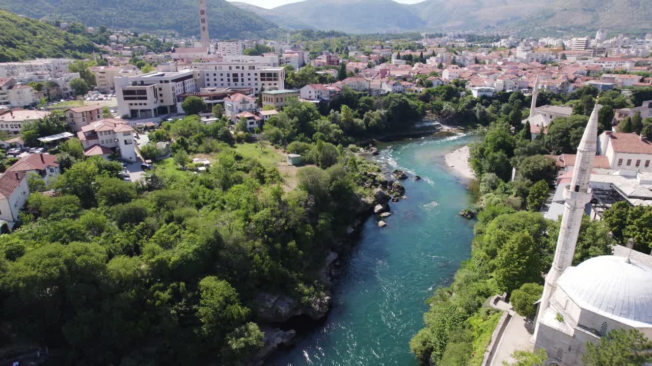 Vista da Mesquita Koski Mehmed Pasha de Mostar, na Bósnia.