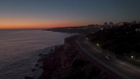 Vista-Asombrosa-De-La-Famosa-Boca-Del-Infierno-Llamada-Boca-Do-Inferno-En-El-Océano-Lisboa-Con-Una-Gran-Puesta-De-Sol