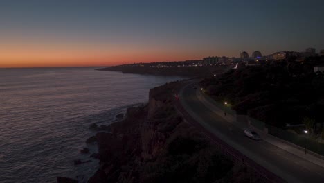vista asombrosa de la famosa boca del infierno llamada boca do inferno en el océano lisboa con una gran puesta de sol