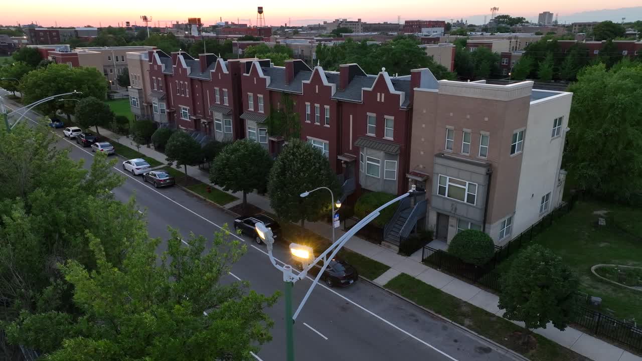 해가 지는 동안 아메리칸 시티의 집