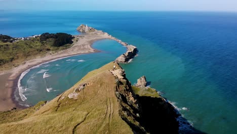 Man-enjoying-epic-view-on-rocky-cliff,-New-Zealand-landscape